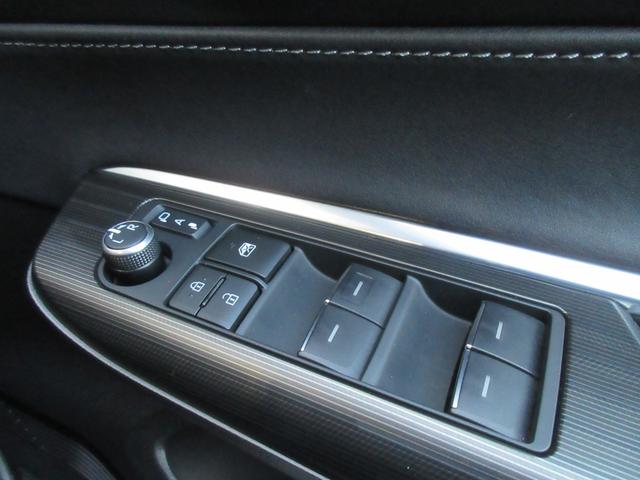 �p���[�E�B���h�E�̃X�C�b�`�ł���B�^�]�Ȃɋ��Ȃ��瑋���J���߂̃R���g���[���ł��܂���B