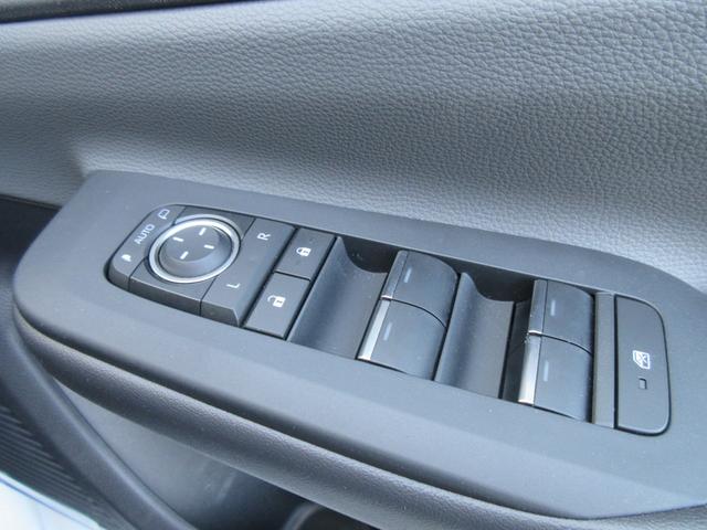 �p���[�E�B���h�E�̃X�C�b�`�ł���B�^�]�Ȃɋ��Ȃ��瑋���J���߂̃R���g���[���ł��܂���B