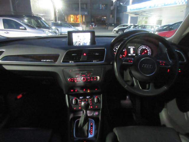 Ｑ３ ２．０ＴＦＳＩクワトロ１８０ＰＳ　４ＷＤ　バックカメラ　クリアランスソナー　パワーシート　ナビ　ＴＶ　オートライト　ＨＩＤ　アルミホイール　スマートキー　アイドリングストップ　シートヒーター　ＡＴ　盗難防止システム　ＣＤ　ＤＶＤ再生（3枚目）