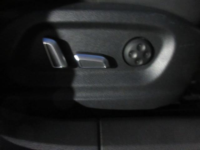 Ｑ３ ２．０ＴＦＳＩクワトロ１８０ＰＳ　４ＷＤ　バックカメラ　クリアランスソナー　パワーシート　ナビ　ＴＶ　オートライト　ＨＩＤ　アルミホイール　スマートキー　アイドリングストップ　シートヒーター　ＡＴ　盗難防止システム　ＣＤ　ＤＶＤ再生（12枚目）