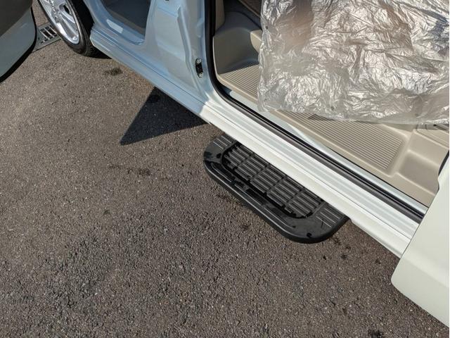 エブリイワゴン ＰＺターボスペシャル　純正ディスプレイオーディオ　バックモニター　ＣａｒＰｌａｙ　両側パワースライドドア　オートステップ　ターボ　登録届出済未使用車　車検満了日Ｒ１０年６月（13枚目）