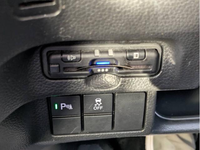 Ｎ－ＢＯＸカスタム ＥＸ　両側パワースライドドア　純正ナビ　Ｂｌｕｅｔｏｏｔｈ　ＥＴＣ　フルセグテレビ　ＬＥＤヘッドライト　純正アルミホイール　両席シートヒーター　ＣＴＢＡ（12枚目）