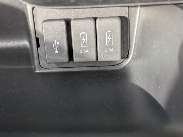 Ｎ－ＢＯＸカスタム ＥＸ　両側パワースライドドア　純正ナビ　Ｂｌｕｅｔｏｏｔｈ　ＥＴＣ　フルセグテレビ　ＬＥＤヘッドライト　純正アルミホイール　両席シートヒーター　ＣＴＢＡ（19枚目）