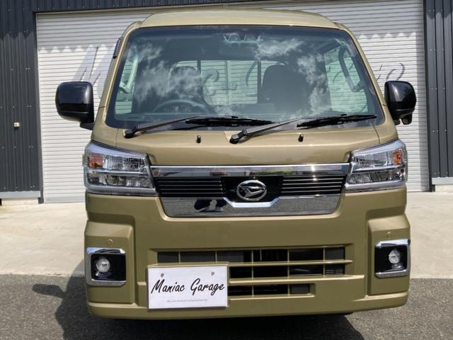 ジャンボエクストラ　届け出済未使用　４ＷＤ　ｆフロアマット　バイザー　禁煙車　スマートキー　アイドリングストップ　衝突軽減システム　横滑り防止　三方開　オートマ　ＬＥＤ荷台ライト(2枚目)