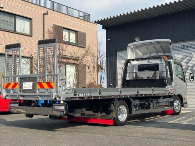 デュトロ 　ハイグレード　積載車　ユニックＮＥＯαＰＬＵＳ　シートヒーター　メモリーナビ　フルセグＴＶ　ＤＶＤ　ＣＤ　オーディオ　バックカメラ　ＬＥＤヘッド　アイドリングストップ　キーレスエントリー　スマートキー（5枚目）