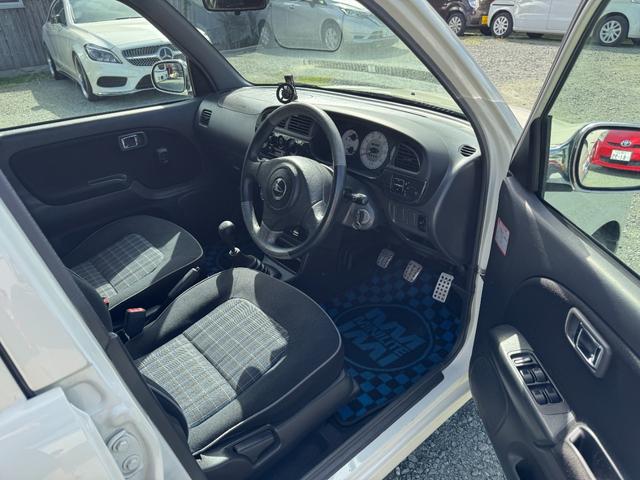 ミラジーノ ミニライトスペシャルターボ HID キーレスエントリー 電動格納ミラー MT ABS CD アルミホイール 衝突安全ボディ エアコン パワーステアリング(8枚目)