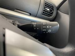 オートライトは、付け忘れや消し忘れを防ぐことができます。高速道路などのトンネルなどにも役立ちます。 6