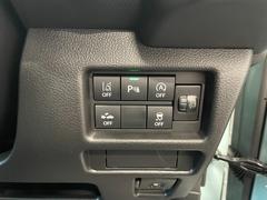 接触を未然に防ぐ、クリアランスソナー搭載です。車を守るためには必須のアイテムですね。 7