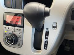 必ず使用するシフトレバー。確りと確認したいですね。 7