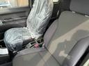 ジムニー ＸＣ　届け出済み未使用車　シートヒーター　スマートキー　プッシュスタート　ＬＥＤヘッドランプ　アイドリングストップ　衝突被害軽減システム　衝突安全ボディ　盗難防止システム（4枚目）