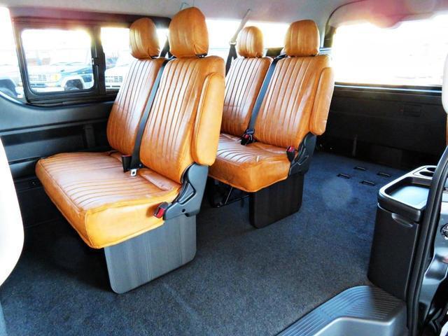 ハイエースワゴン ＧＬ　新車未登録／４ＷＤ／フルセグナビ／後席モニター／キャメルシート／マホガニーコンビハンドル／インパネ／デジタルミラー／全周囲カメラ／ＴＳＳ／シートカバー／ＬＥＤヘッド＆フォグ／１７インチホイール／ＥＴＣ（7枚目）