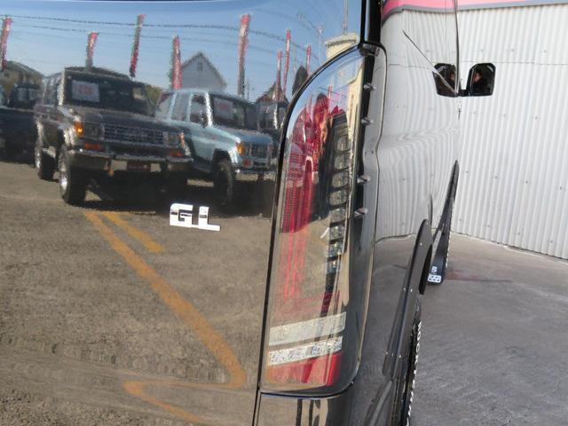 ハイエースワゴン ＧＬ　新車未登録／２７００ｃｃ／ＬＥＤヘッド／ＤＩＭ／ＰＶＭ／バンパーガード／コブラＬＥＤテール／ブラックシートカバー／オリジナルホイール／オープンカントリーＭＴ／ナビ／フリップ／オーバーフェンダー（33枚目）