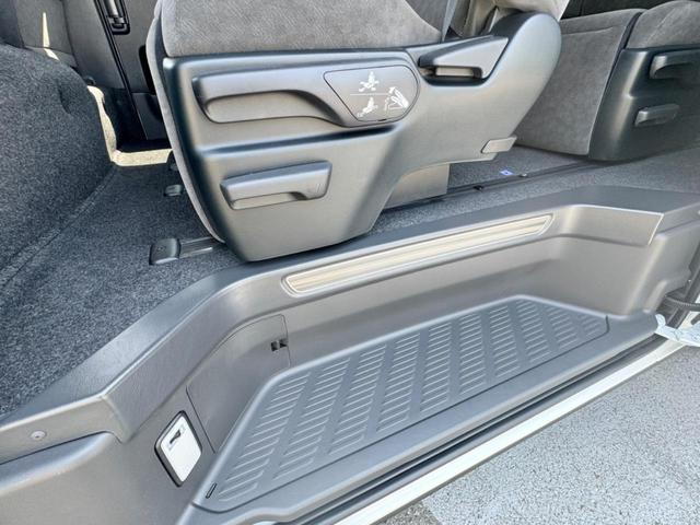 ハイエースワゴン ＧＬ　ファインテックツアラー／即お渡し／未登録新車／パノラミックビューモニター／デジタルインナーミラー／／両側パワースライドドア／プッシュスタート／ハイエースカスタム／パールホワイト（70枚目）