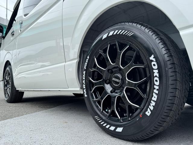 ハイエースバン スーパーＧＬ　ダークプライムＩＩ　未登録新車／コンプリートカー／バッドフェイス／４１５コブラ／フロントスポイラー／ＥＳＳＥＸ／ＥＷ－１７／ヨコハマパラダ／ローダウン／ヴァレンティ／ＬＥＤテールランプ／ハイエースカスタム／パノラミック（26枚目）