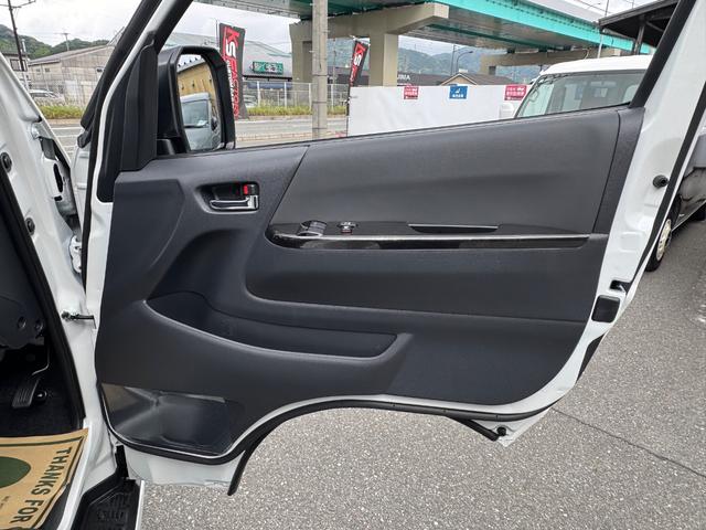ハイエースバン スーパーＧＬ　ダークプライムＩＩ　未登録新車／コンプリートカー／バッドフェイス／４１５コブラ／フロントスポイラー／ＥＳＳＥＸ／ＥＷ－１７／ヨコハマパラダ／ローダウン／ヴァレンティ／ＬＥＤテールランプ／ハイエースカスタム／パノラミック（63枚目）