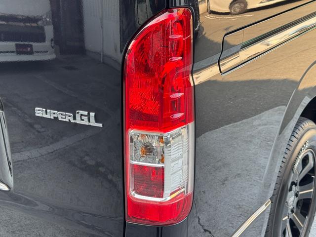 ハイエースバン スーパーＧＬ　ダークプライムＩＩ　８人乗り／３列シート／構造変更／ステルス／ＡＬＰＩＮＥＢＩＧＸ／ＥＴＣ／ＰＶＭ／１６ＡＷ／ＭＴＳ／ＬＥＤフォグ／Ａピラースピーカー／フロントスポイラー／寒冷地仕様／１００Ｖ電源／ハイエースカスタム（58枚目）