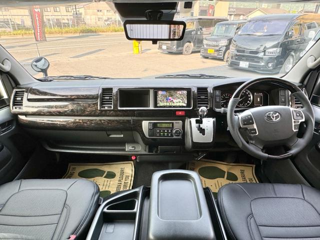 ハイエースワゴン ＧＬ　新車／ローダウン／４１５コブラフロントスポイラー／ＬＥＤテールランプ／ＥＳＳＥＸ／１７ＡＷ／ＵＩビークル／シートカバー／フリップダウンモニター／７インチナビ／ＥＴＣ／ハイエースカスタム（3枚目）