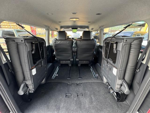 ハイエースワゴン ＧＬ　新車／ローダウン／４１５コブラフロントスポイラー／ＬＥＤテールランプ／ＥＳＳＥＸ／１７ＡＷ／ＵＩビークル／シートカバー／フリップダウンモニター／７インチナビ／ＥＴＣ／ハイエースカスタム（13枚目）