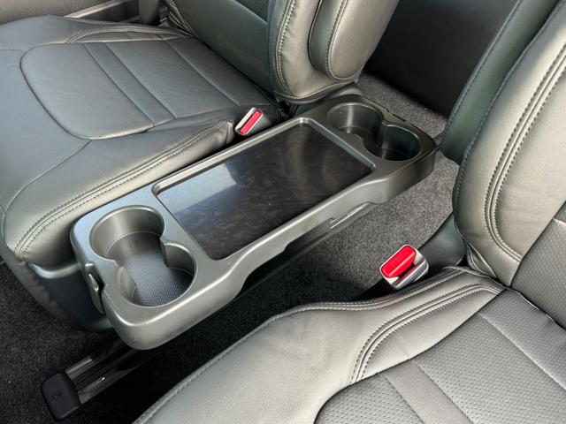 ハイエースワゴン ＧＬ　新車／ローダウン／４１５コブラフロントスポイラー／ＬＥＤテールランプ／ＥＳＳＥＸ／１７ＡＷ／ＵＩビークル／シートカバー／フリップダウンモニター／７インチナビ／ＥＴＣ／ハイエースカスタム（22枚目）