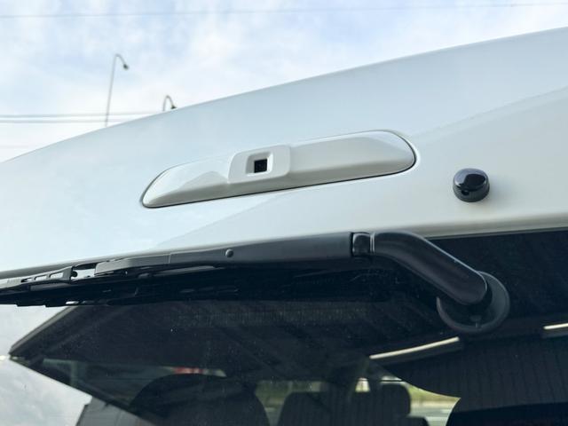 ハイエースワゴン ＧＬ　新車／ローダウン／４１５コブラフロントスポイラー／ＬＥＤテールランプ／ＥＳＳＥＸ／１７ＡＷ／ＵＩビークル／シートカバー／フリップダウンモニター／７インチナビ／ＥＴＣ／ハイエースカスタム（52枚目）