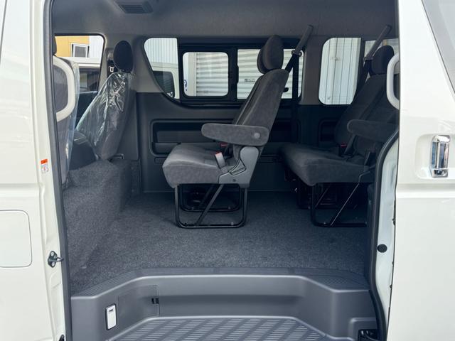 ハイエースワゴン ＧＬ　未登録新車／２ＷＤ／即納車／パワースライドドア／ＬＥＤヘッドライト／プッシュスタート／デジタルインナーミラー／パノラミックビューモニター／レーンデパーチャーアラートメント／オトマチックハイビーム（6枚目）