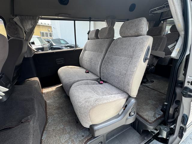 ハイエースワゴン グランドキャビンＧ－ｐ　ディーゼル車／上級グレードＧ－Ｐ／３型最終／２列目回転対座シート１０人乗り／ハイルーフ／スピーカー／社外ＡＷ／ＥＴＣ／ルームキャリア／普通免許運転可／３列シート／ハイエース（35枚目）