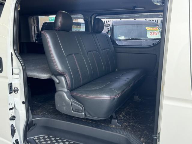 ハイエースバン スーパーＧＬ　ディーゼル車／フルエアロ／１８ＡＷ／４１５コブラ／ＭＴＳ／８インチナビ／フリップダウンモニター／床パネル／ベッドキット／ドライブレコーダー／シートカバー／ＬＥＤテールランプ／ハイエースカスタム（5枚目）