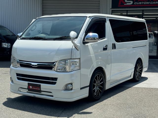 ハイエースバン スーパーＧＬ　ディーゼル車／フルエアロ／１８ＡＷ／４１５コブラ／ＭＴＳ／８インチナビ／フリップダウンモニター／床パネル／ベッドキット／ドライブレコーダー／シートカバー／ＬＥＤテールランプ／ハイエースカスタム（24枚目）
