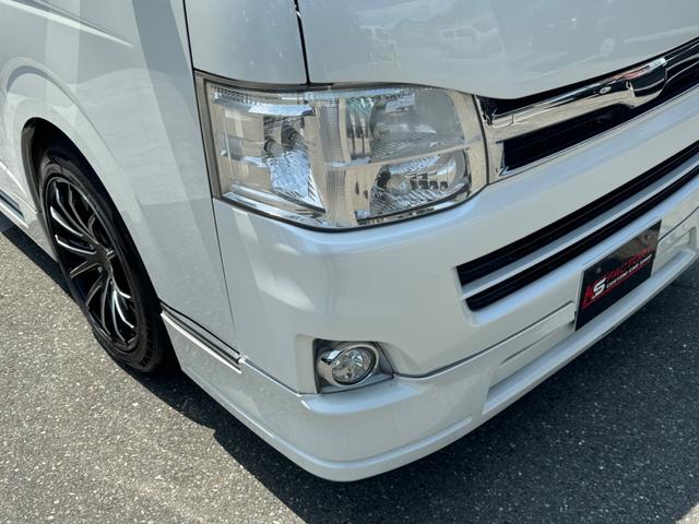 ハイエースバン スーパーＧＬ　ディーゼル車／フルエアロ／１８ＡＷ／４１５コブラ／ＭＴＳ／８インチナビ／フリップダウンモニター／床パネル／ベッドキット／ドライブレコーダー／シートカバー／ＬＥＤテールランプ／ハイエースカスタム（30枚目）