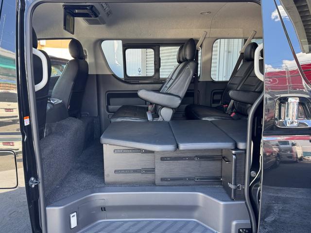 ハイエースワゴン ＧＬ　未登録新車／ワゴンＧＬ／４ＷＤ／ＫＳＦワゴンベッドキト／ＥＳＳＥＸ／ＣＲＳ／ＥＬ－１６／ＴＯＹＯタイヤ／ＧＲマッドフラップ／ＬＥＤ付スポイラー／全方位カメラ／カロッツェリアナビ／フリップダウンモニター（7枚目）