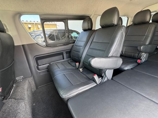 ハイエースワゴン ＧＬ　未登録新車／ワゴンＧＬ／４ＷＤ／ＫＳＦワゴンベッドキト／ＥＳＳＥＸ／ＣＲＳ／ＥＬ－１６／ＴＯＹＯタイヤ／ＧＲマッドフラップ／ＬＥＤ付スポイラー／全方位カメラ／カロッツェリアナビ／フリップダウンモニター（10枚目）