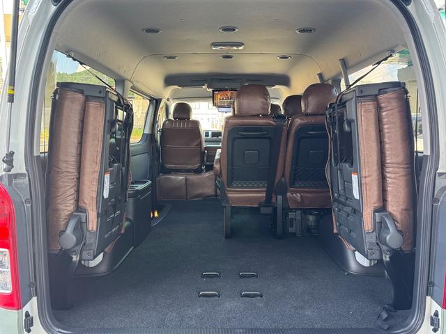 ハイエースワゴン ＧＬ　新車／シダーグリーン／丸目フェイス／ブラウン内装／ＤＥＥＮカリフォルニア１６ＡＷ　ＡＬＰＩＮＥ　ＢＩＧＸ　ＡＬＰＩＮＥ１２．８インチモニター／ＥＴＣ／センターコンソール／全方位カメラ／ＦＤクラシック（15枚目）