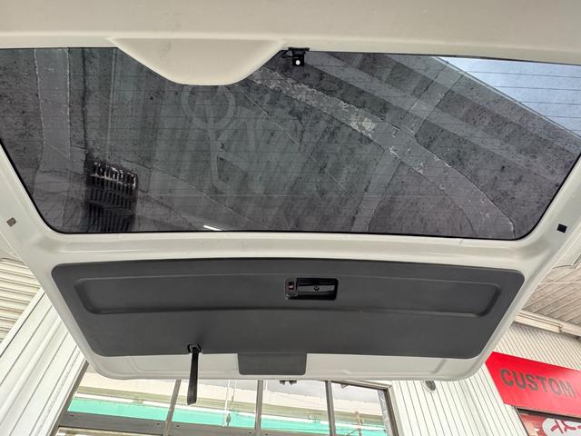 ハイエースワゴン ＧＬ　フルエアロ／バッドフェイス／ＢＫシートカバー／８インチナビ／後席モニター／ＥＴＣ／バックカメラ／デジタルミラー／パワースライドドア／サイドバー／ローダウン／ハイエースカスタム／ＧＩＢＳＯＮバンパー（15枚目）