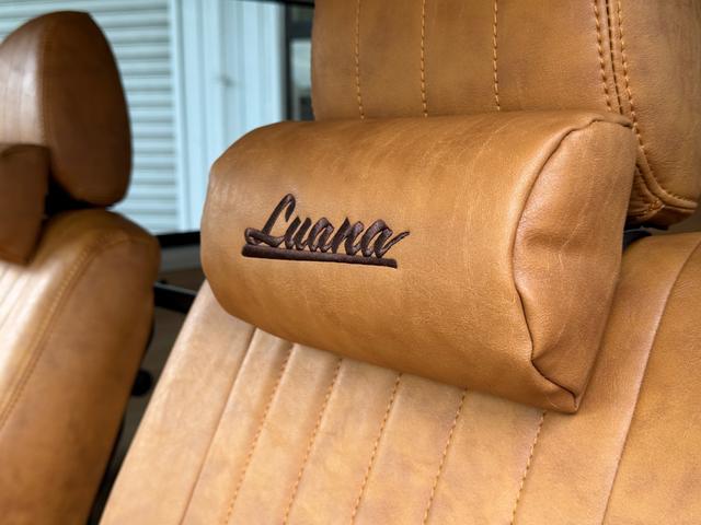 タウンエースバン ＧＬ　新車／Ｌｕａｎａ／レイクブルー／ツートンペイント／ベッドキット／床パネル／キャメル内装カバー／シートカバー／ウッドパネル／ナビ／ＥＴＣ／テーブル／キャンプ仕様／タウンエースカスタム／車中泊仕様（5枚目）