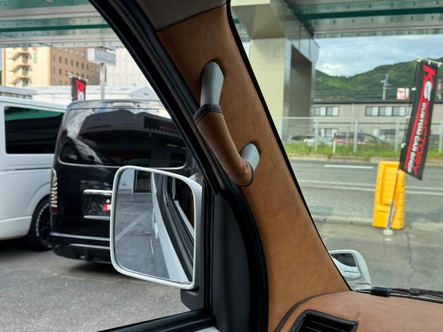 タウンエースバン ＧＬ　新車／Ｌｕａｎａ／レイクブルー／ツートンペイント／ベッドキット／床パネル／キャメル内装カバー／シートカバー／ウッドパネル／ナビ／ＥＴＣ／テーブル／キャンプ仕様／タウンエースカスタム／車中泊仕様（31枚目）
