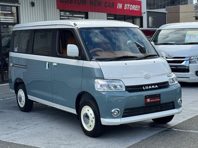 タウンエースバン ＧＬ　新車／Ｌｕａｎａ／レイクブルー／ツートンペイント／ベッドキット／床パネル／キャメル内装カバー／シートカバー／ウッドパネル／ナビ／ＥＴＣ／テーブル／キャンプ仕様／タウンエースカスタム／車中泊仕様（50枚目）