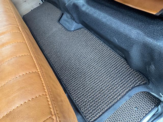 タウンエースバン ＧＬ　新車／Ｌｕａｎａ／レイクブルー／ツートンペイント／ベッドキット／床パネル／キャメル内装カバー／シートカバー／ウッドパネル／ナビ／ＥＴＣ／テーブル／キャンプ仕様／タウンエースカスタム／車中泊仕様（73枚目）