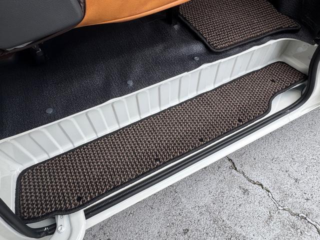 タウンエースバン ＧＬ　新車／Ｌｕａｎａ／レイクブルー／ツートンペイント／ベッドキット／床パネル／キャメル内装カバー／シートカバー／ウッドパネル／ナビ／ＥＴＣ／テーブル／キャンプ仕様／タウンエースカスタム／車中泊仕様（74枚目）
