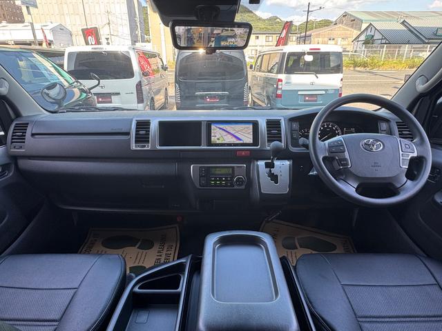 ハイエースワゴン ＧＬ　新車／４ＷＤ／ＫＳＦシートアレンジ／ラウンジパッケージ／カロッツェリアナヒ／ＥＴＣ／フリップダウンモニター／パノラミックビューモニター／キャンピングカー仕様／車中泊仕様／フルフラット／フローリング（2枚目）