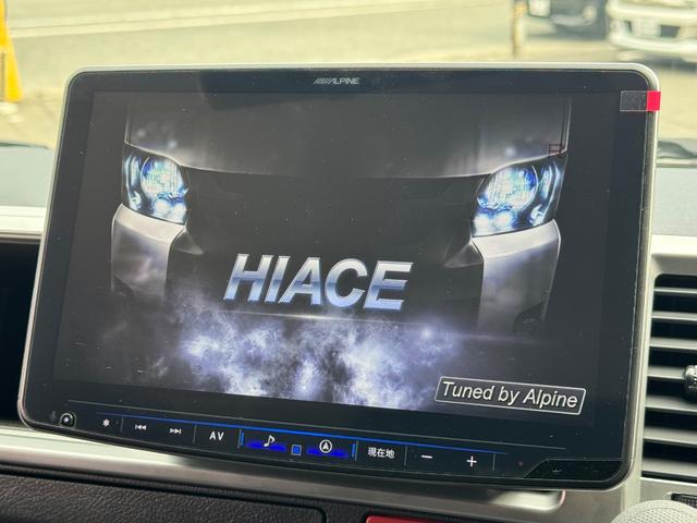 ハイエースワゴン ＧＬ　未登録新車／ＫＳ－ＳＡＬＯＯＮ２／３人掛ベンチシート／フルフラット／対座シート／ＡＬＰＩＮＥ１１インチＢＩＧＸナビ／１２．８インチフリップダウンモニター／ＥＴＣ／ナイトロパワー１７ＡＷ／ローダウン（3枚目）