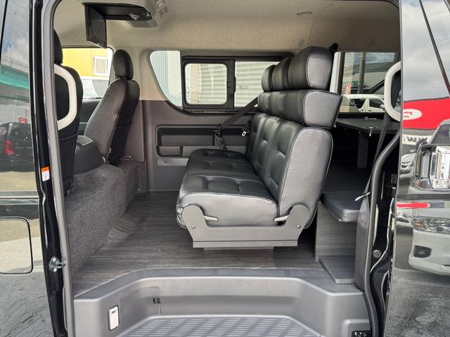 ハイエースワゴン ＧＬ　未登録新車／ＫＳ－ＳＡＬＯＯＮ２／３人掛ベンチシート／フルフラット／対座シート／ＡＬＰＩＮＥ１１インチＢＩＧＸナビ／１２．８インチフリップダウンモニター／ＥＴＣ／ナイトロパワー１７ＡＷ／ローダウン（8枚目）