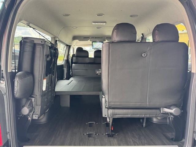ハイエースワゴン ＧＬ　未登録新車／ＫＳ－ＳＡＬＯＯＮ２／３人掛ベンチシート／フルフラット／対座シート／ＡＬＰＩＮＥ１１インチＢＩＧＸナビ／１２．８インチフリップダウンモニター／ＥＴＣ／ナイトロパワー１７ＡＷ／ローダウン（13枚目）