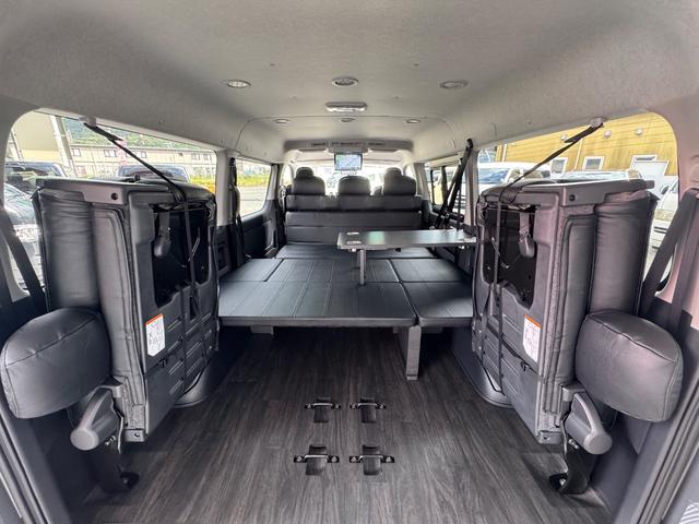 ハイエースワゴン ＧＬ　未登録新車／ＫＳ－ＳＡＬＯＯＮ２／３人掛ベンチシート／フルフラット／対座シート／ＡＬＰＩＮＥ１１インチＢＩＧＸナビ／１２．８インチフリップダウンモニター／ＥＴＣ／ナイトロパワー１７ＡＷ／ローダウン（14枚目）