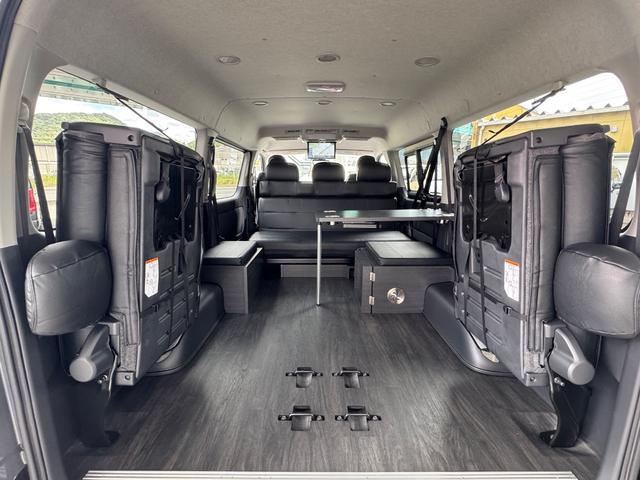 ハイエースワゴン ＧＬ　未登録新車／ＫＳ－ＳＡＬＯＯＮ２／３人掛ベンチシート／フルフラット／対座シート／ＡＬＰＩＮＥ１１インチＢＩＧＸナビ／１２．８インチフリップダウンモニター／ＥＴＣ／ナイトロパワー１７ＡＷ／ローダウン（15枚目）