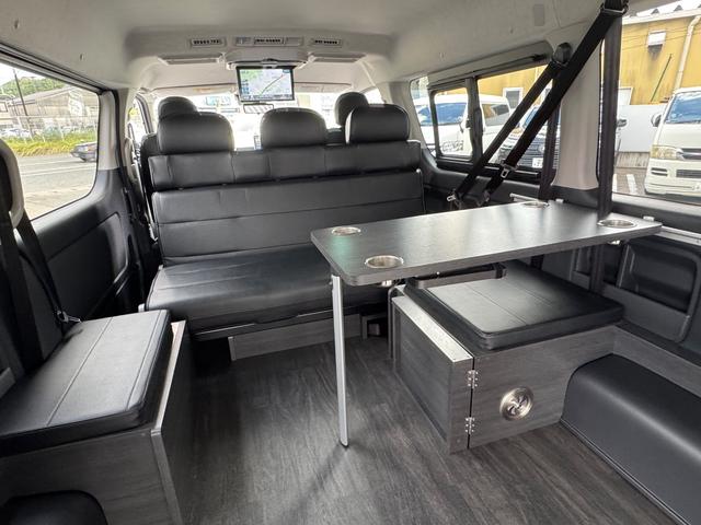 ハイエースワゴン ＧＬ　未登録新車／ＫＳ－ＳＡＬＯＯＮ２／３人掛ベンチシート／フルフラット／対座シート／ＡＬＰＩＮＥ１１インチＢＩＧＸナビ／１２．８インチフリップダウンモニター／ＥＴＣ／ナイトロパワー１７ＡＷ／ローダウン（16枚目）