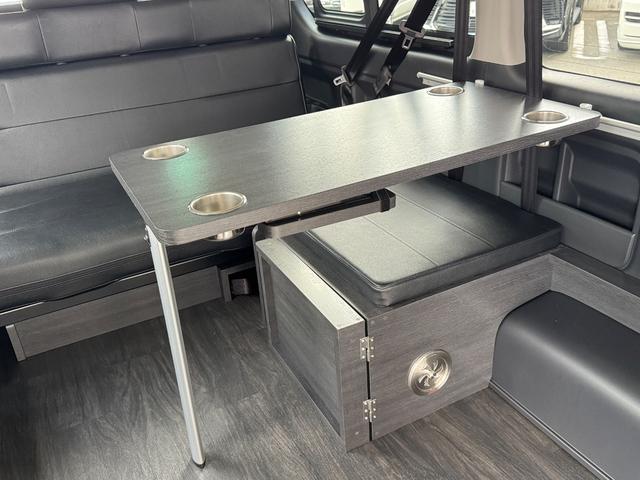 ハイエースワゴン ＧＬ　未登録新車／ＫＳ－ＳＡＬＯＯＮ２／３人掛ベンチシート／フルフラット／対座シート／ＡＬＰＩＮＥ１１インチＢＩＧＸナビ／１２．８インチフリップダウンモニター／ＥＴＣ／ナイトロパワー１７ＡＷ／ローダウン（17枚目）