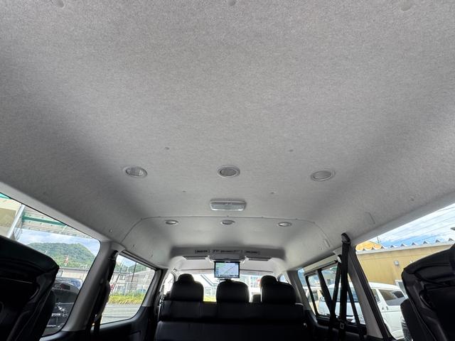 ハイエースワゴン ＧＬ　未登録新車／ＫＳ－ＳＡＬＯＯＮ２／３人掛ベンチシート／フルフラット／対座シート／ＡＬＰＩＮＥ１１インチＢＩＧＸナビ／１２．８インチフリップダウンモニター／ＥＴＣ／ナイトロパワー１７ＡＷ／ローダウン（18枚目）