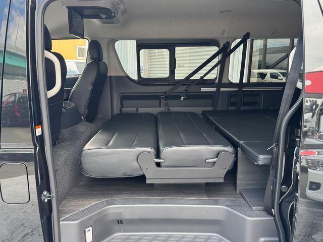ハイエースワゴン ＧＬ　未登録新車／ＫＳ－ＳＡＬＯＯＮ２／３人掛ベンチシート／フルフラット／対座シート／ＡＬＰＩＮＥ１１インチＢＩＧＸナビ／１２．８インチフリップダウンモニター／ＥＴＣ／ナイトロパワー１７ＡＷ／ローダウン（22枚目）