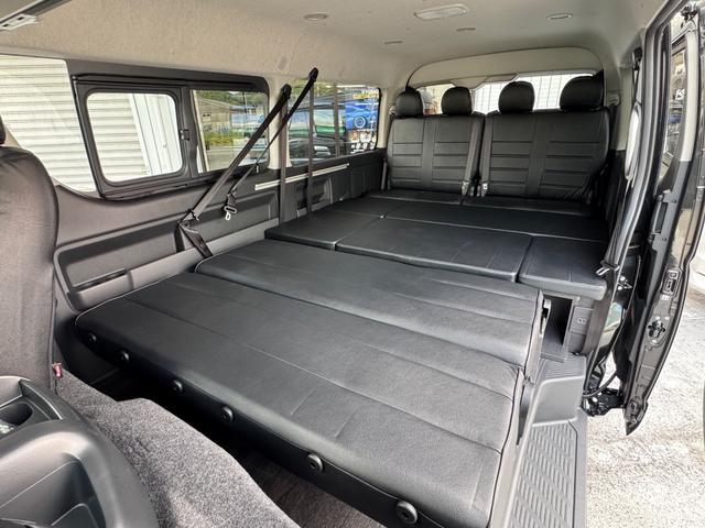 ハイエースワゴン ＧＬ　未登録新車／ＫＳ－ＳＡＬＯＯＮ２／３人掛ベンチシート／フルフラット／対座シート／ＡＬＰＩＮＥ１１インチＢＩＧＸナビ／１２．８インチフリップダウンモニター／ＥＴＣ／ナイトロパワー１７ＡＷ／ローダウン（23枚目）