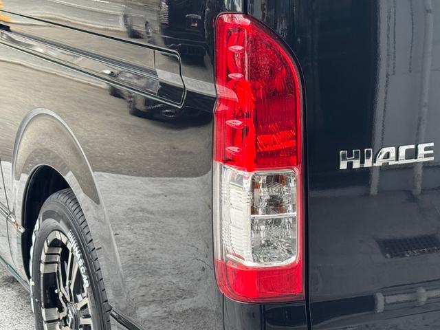 ハイエースワゴン ＧＬ　未登録新車／ＫＳ－ＳＡＬＯＯＮ２／３人掛ベンチシート／フルフラット／対座シート／ＡＬＰＩＮＥ１１インチＢＩＧＸナビ／１２．８インチフリップダウンモニター／ＥＴＣ／ナイトロパワー１７ＡＷ／ローダウン（71枚目）